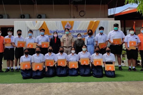 โรงเรียนศรีเทพประชาสรรค์ ได้มอบใบประกาศนียบัตรและใบปพ.1 ให้กับนักเรียนชั้นมัธยมศึกษาปีที่ 3 และนักเรียนชั้นมัธยมศึกษาปีที่ 6
