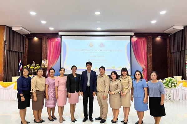 นายฐิติพงษ์ ตรีศร ผู้อำนวยการโรงเรียนศรีเทพประชาสรรค์ พร้อมคณะผู้บริหาร และหัวหน้ากลุ่มสาระการเรียนรู้พร้อมด้วยคณะครูผู้ทรงคุณวุฒิจากโรงเรียนพุขามครุฑมณีอุทิศ เข้าร่วมเป็นคณะกรรมการประเมินความพร้อมและพัฒนาอย่างเข้ม ตำแหน่ง ครูผู