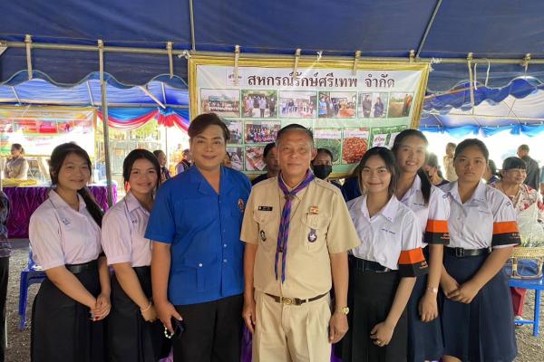 วันที่ 22 มกราคม 2568 นายฐิติพงษ์ ตรีศร ผู้อำนวยการโรงเรียนศรีเทพประชาสรรค์ พร้อมทั้งคณะครูและนักเรียน เข้าร่วมการพิจารณาคัดเลือกกำนัน ผู้ใหญ่บ้าน ฯลฯ เข้ารับรางวัลประจำปี 2568 ของนางสาวเสาวภา กุณฑล กำนัน ตำแหน่งกำนันตำบลสระกรวด
